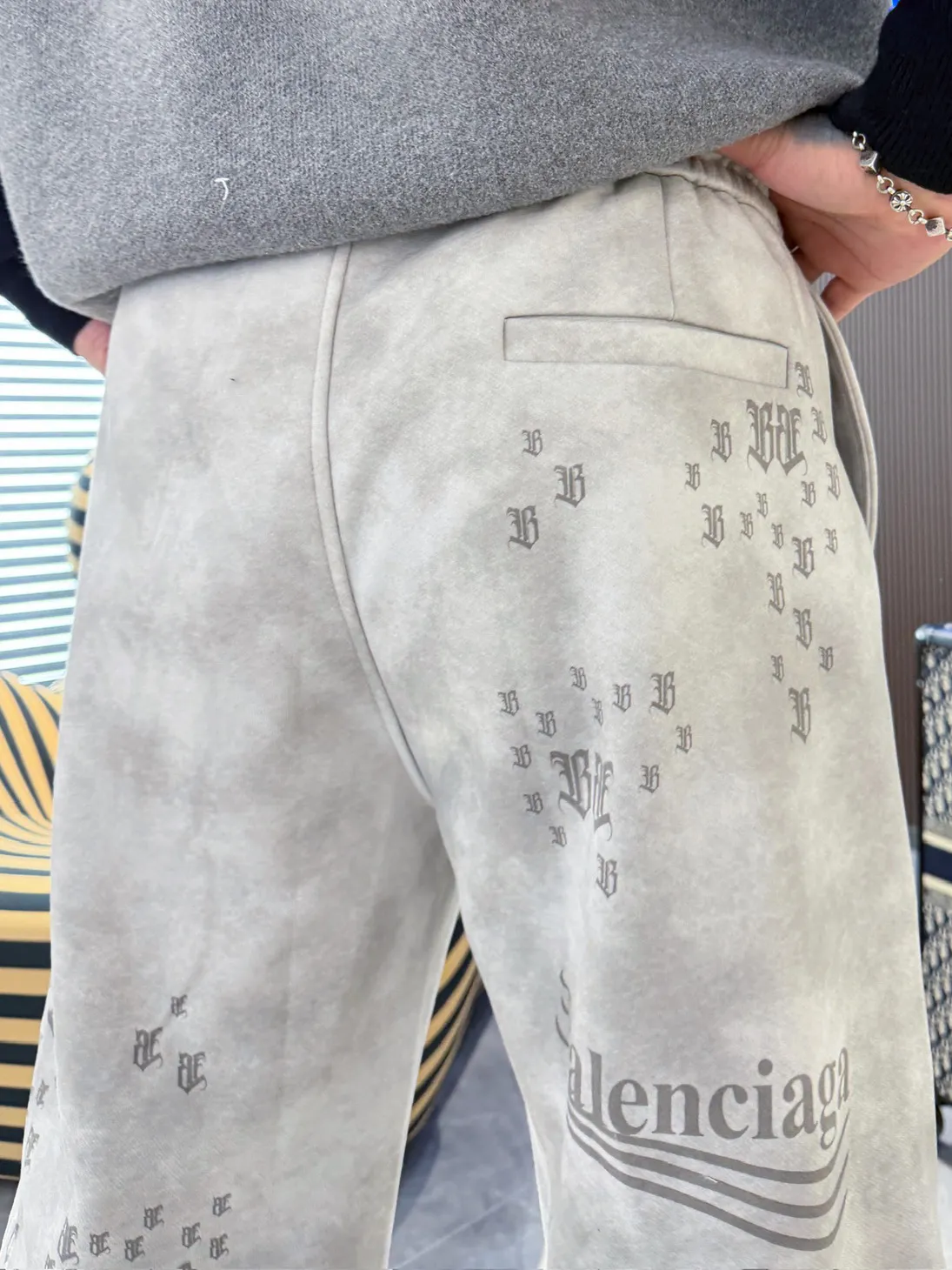 Balenciaga 🆕2026 Autumn and Winter New Arrival Casual Pants! 🎁On sale simultaneously on the official website. Brand Classic LOGO casual pants, customized fabrics, excellent comfort and strong touch. Highly recognisable, perfect appearance and craftsmanship. Size:M-3XL
